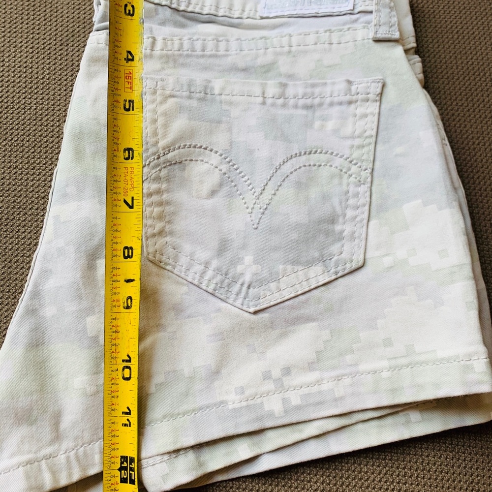 Levi’s Shorts - Picture 5 of 5